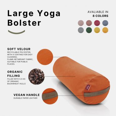 Grafika przedstawiająca pomarańczowy wałek do jogi WellB z welurową powłoką, ekologicznym wypełnieniem i wegańskim uchwytem. Dostępny w 8 kolorach.